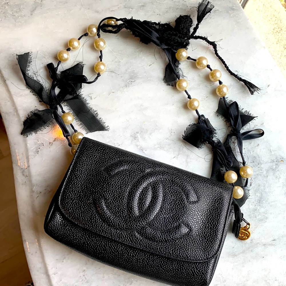 CHANEL 🖤 Rare Vintage Mini Mirror Classic Black Caviar Clutch Bag CC Pearls Y2k
